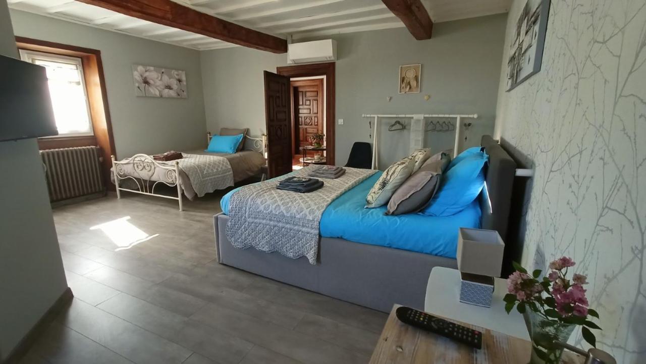 Chambres d'Hôtes LA DAME FINES Puybegon Extérieur photo