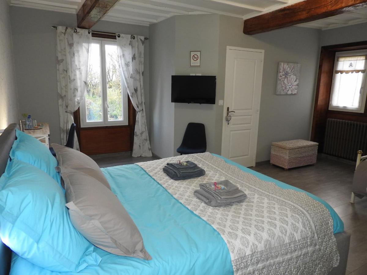 Chambres d'Hôtes LA DAME FINES Puybegon Extérieur photo